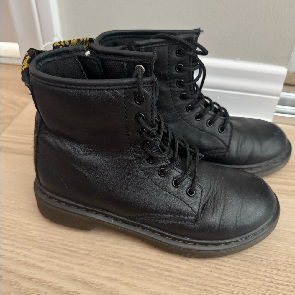 Dr. Martens Black Side Zip Kids Leather Boots size 2